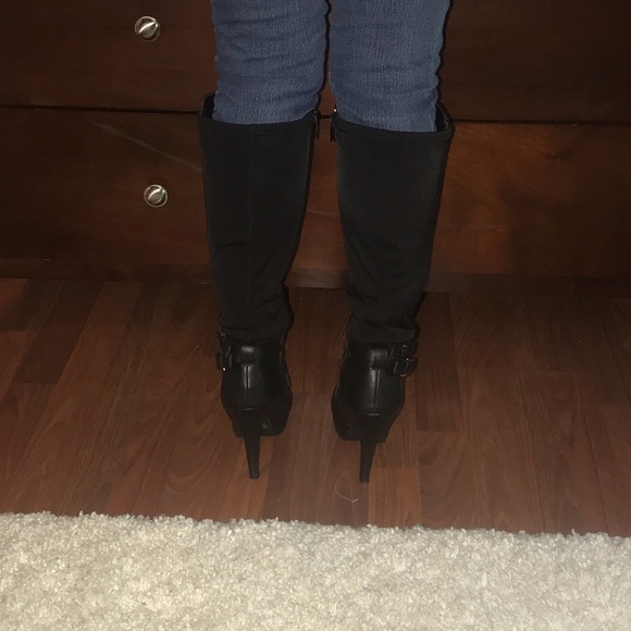 Black boots - Picture 4 of 6